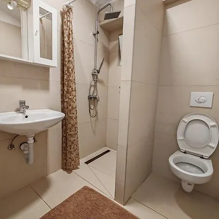 Maxima U Blizini Plaze Sa Garazom I Sigurnosnom Kamerom Guest house Neum