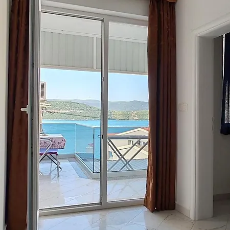 Maxima U Blizini Plaze Sa Garazom I Sigurnosnom Kamerom Guest house